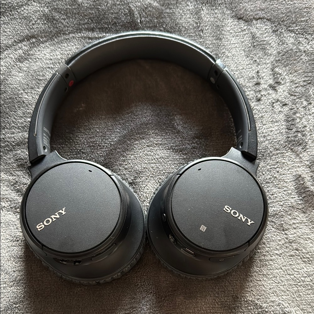 Sony Black Over-Ear Wireless Noise Cancelling Headphones